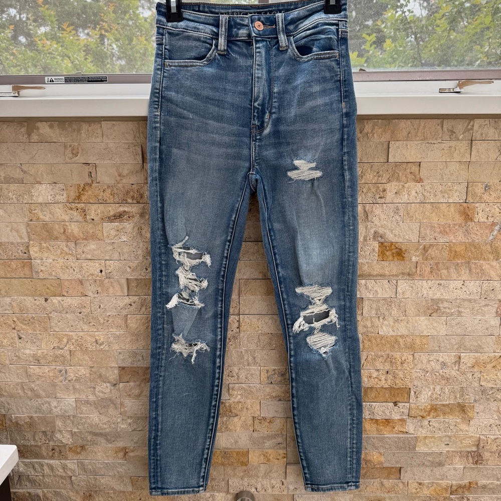 American Eagle Outfitters High Rise Blue Jeans Distressed